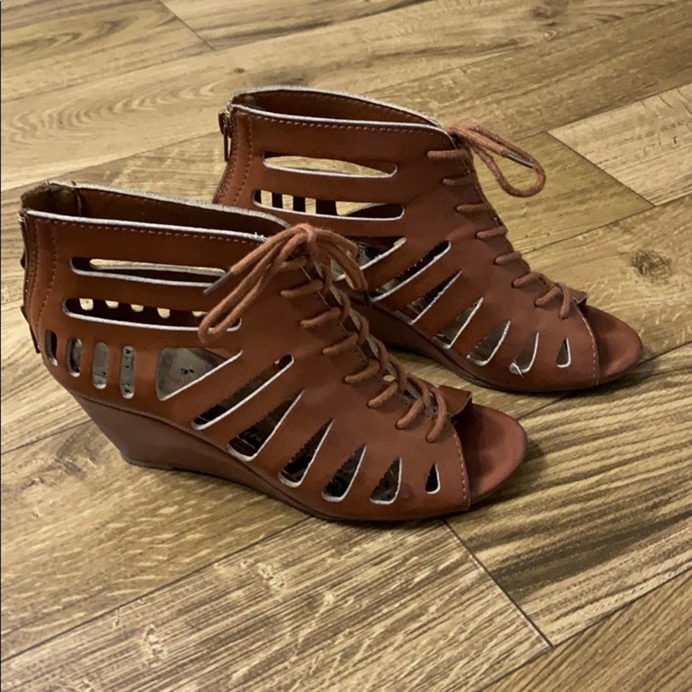 Brown lace heel size 6.5